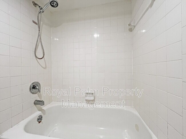 Building Photo - 5241 Cedarbend Dr