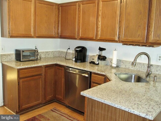 Building Photo - 14 Tivoli Lake Ct