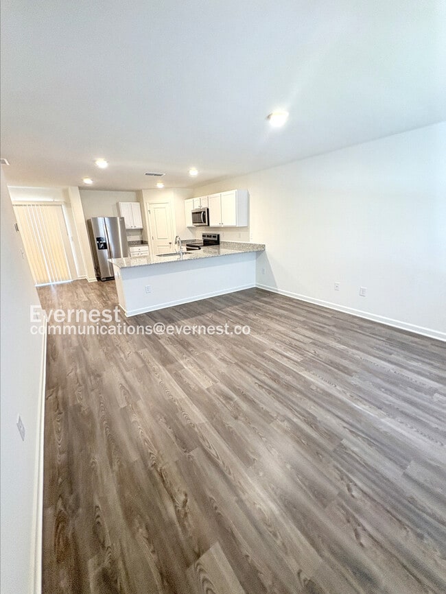 Building Photo - 131 Flowering Cherry St