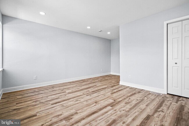 Building Photo - 2615 Lauretta Ave