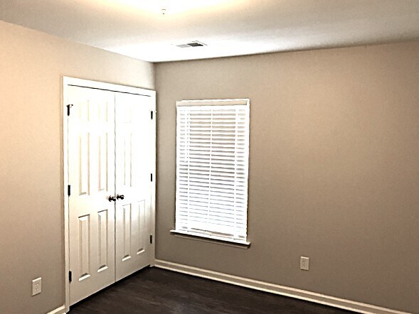 Building Photo - 100 Wildberry Ln