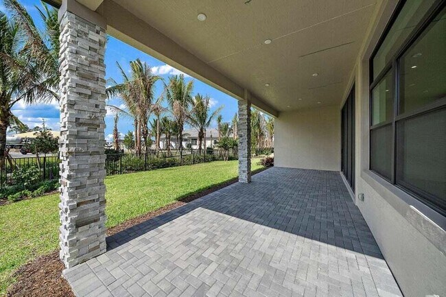 Building Photo - 13613 Le Christine Dr