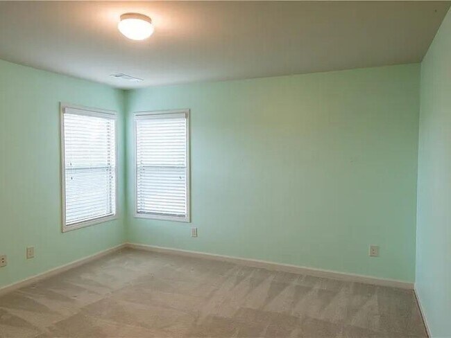 Building Photo - 570 Eldridge Dr