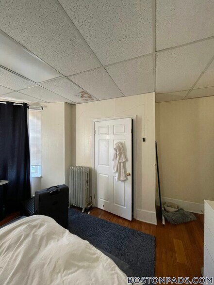 Building Photo - 879 Beacon St