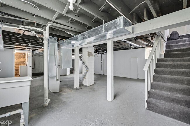 Building Photo - 13320 Jane Ave