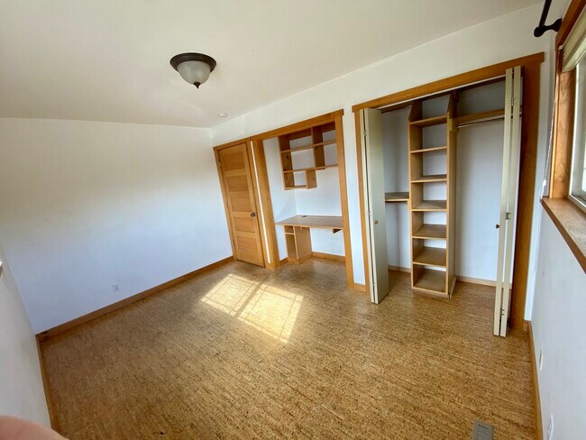 Building Photo - 859 E 2730 N