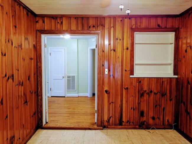 Building Photo - Spacious 3bdrm/2bth Home Located in a Well Established Neighborhood in Richmond's West End  Conve...