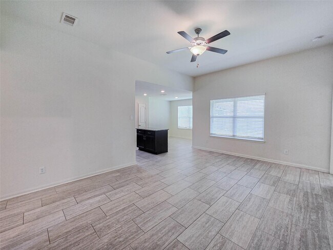 Building Photo - 332 Lone Mountain Dr