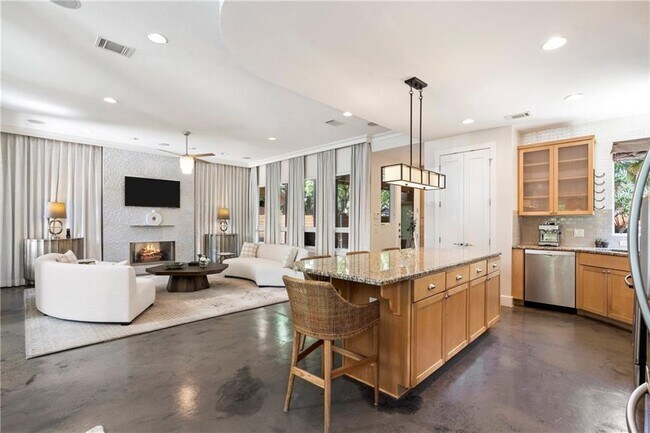 Building Photo - 5010 Finley Dr