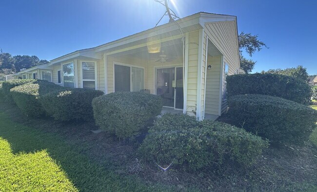 Building Photo - Recently Updated Two Bedroom Home in Sun City!