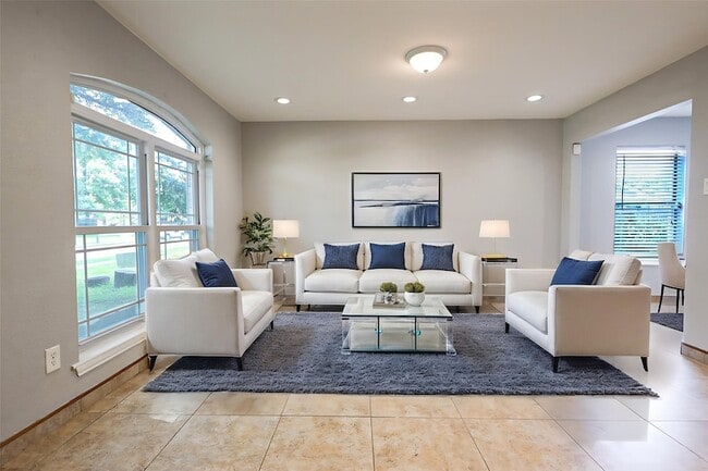 Building Photo - 815 Valleycreek Rd