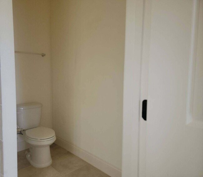 Building Photo - 4/2.5 TOWNHOME VILLA in Waterstone-Davenpo...