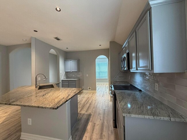 Building Photo - 19438 Nasworthy Dr