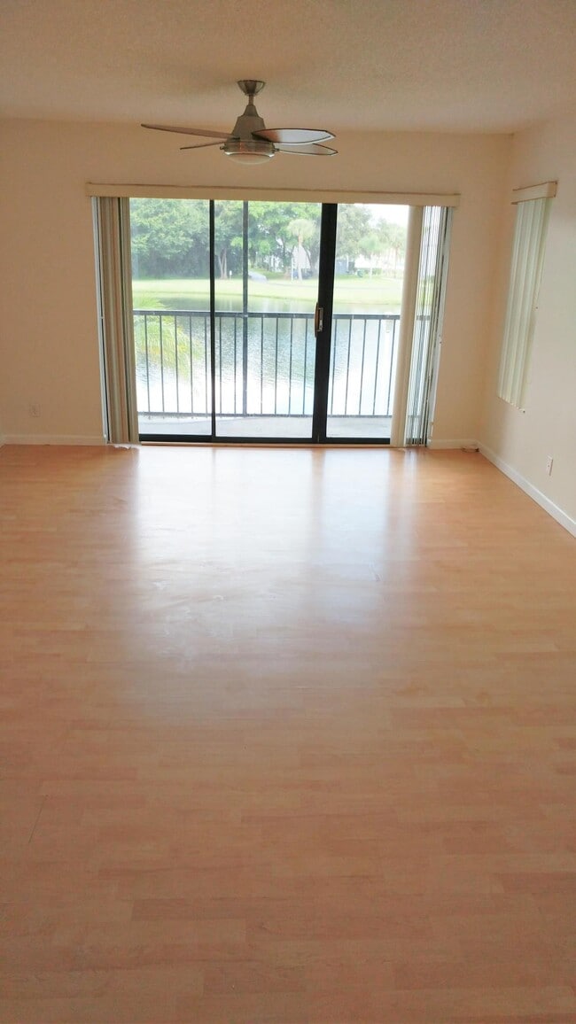 Building Photo - 1001 Green Pine Blvd