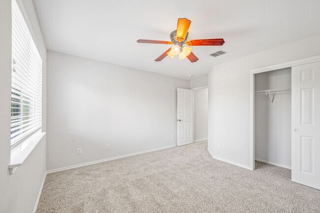 Building Photo - Alamo Ranch Rental!