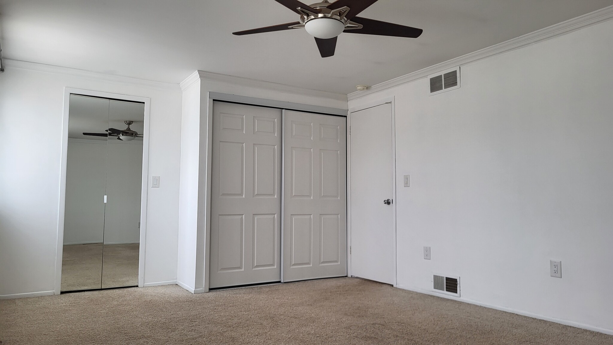 Building Photo - 37435 Colonial Dr