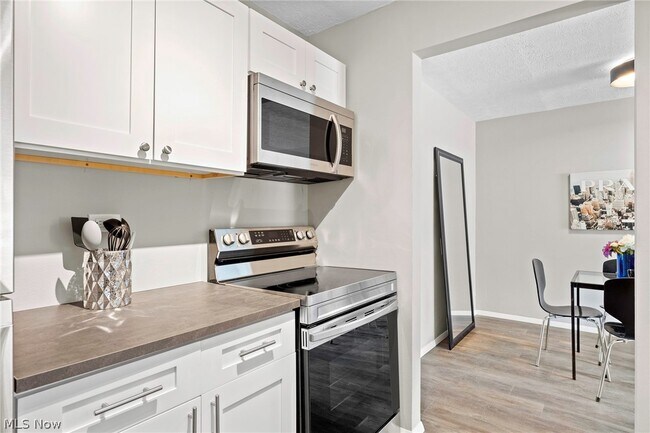 Building Photo - 10528 Clifton Blvd