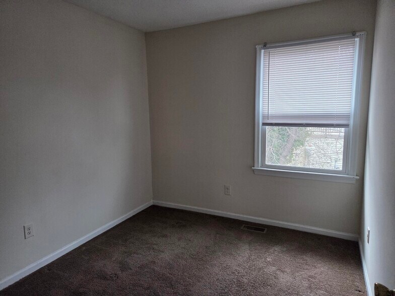 Building Photo - 1105 Commonwealth Place