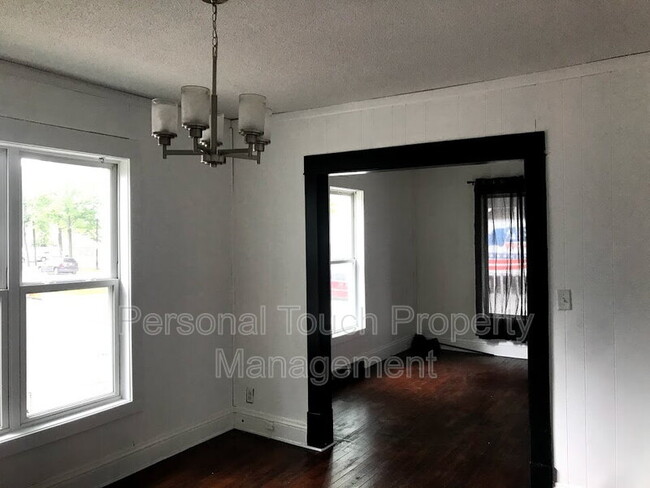 Building Photo - 1119 3rd Ave N