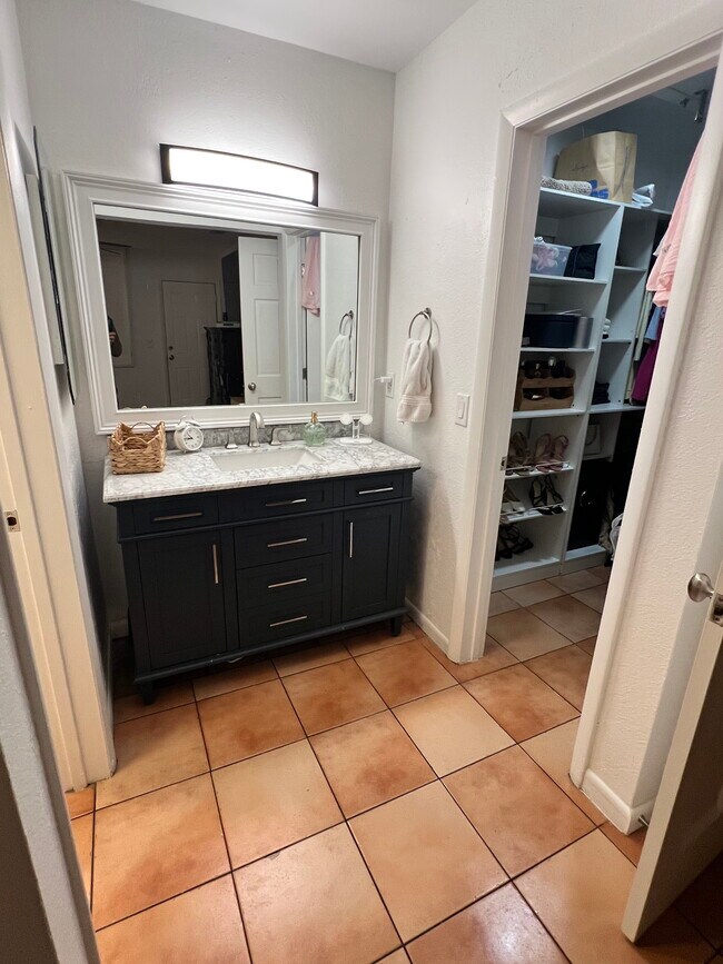 Building Photo - 3013 Albatross Rd