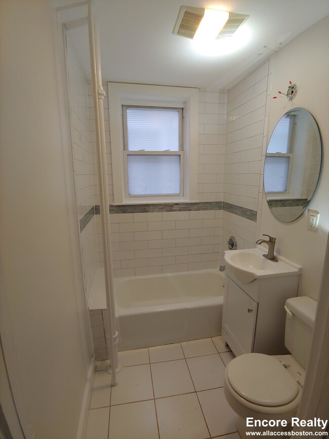 Building Photo - 224 Hanover St