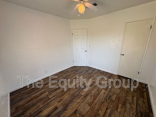 Building Photo - 495 N Perry Ave