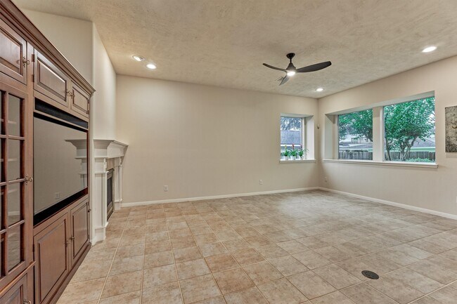 Building Photo - 6615 Haughton Dr