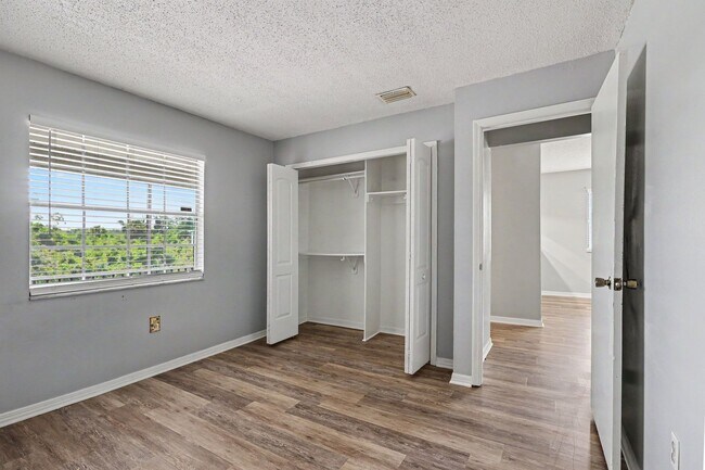 Building Photo - 2280-2286 Fox Hollow Dr.