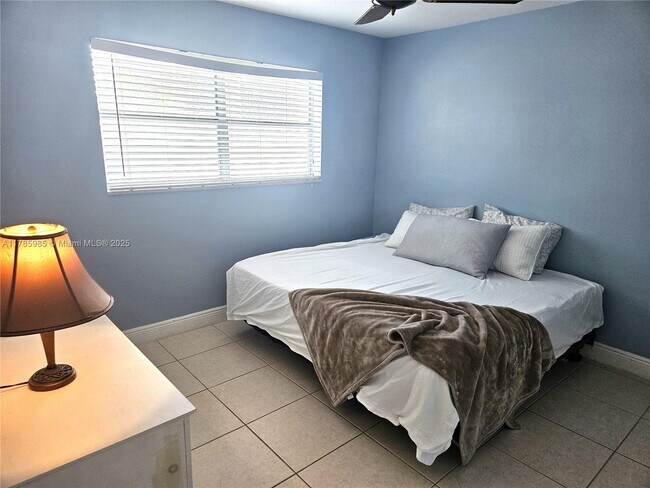 Building Photo - 2097 S Ocean Dr