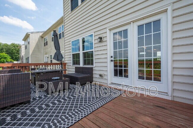 Building Photo - 367 Ontario Dr