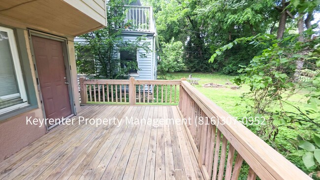 Building Photo - 4 Bed, 1 Bath Home available now!
