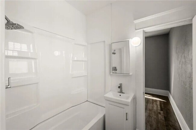 Building Photo - Updated 3 BR/1 BA Single-Family Home in St...