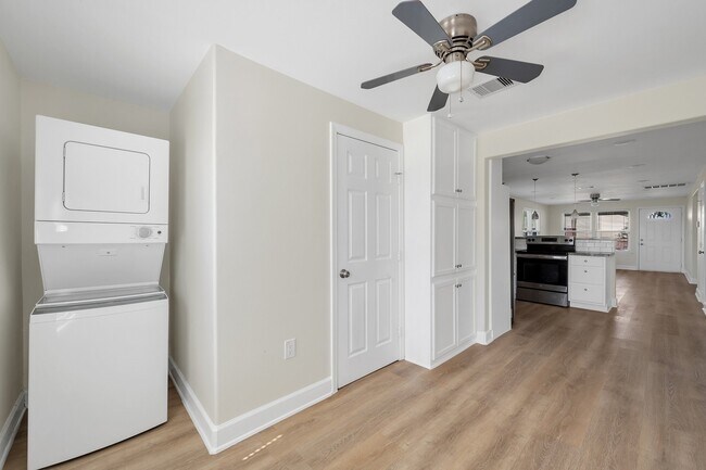 Building Photo - 632 E 38th St