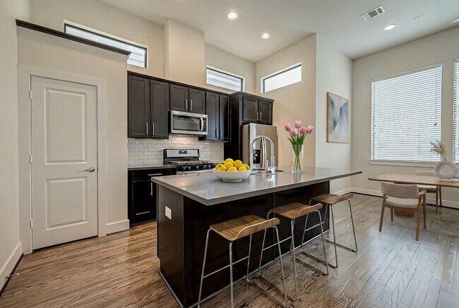 Building Photo - 4025 Tulane St