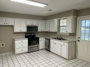 Building Photo - 50 Lynnwood Cove