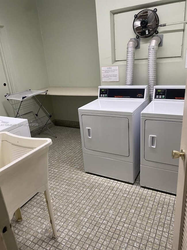 Building Photo - 200 NE 14th Ave