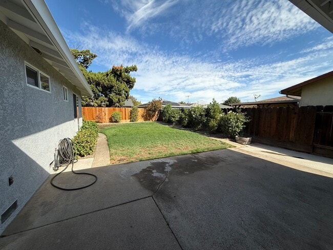 Building Photo - Updated 3-bedroom single story in Oakdale!