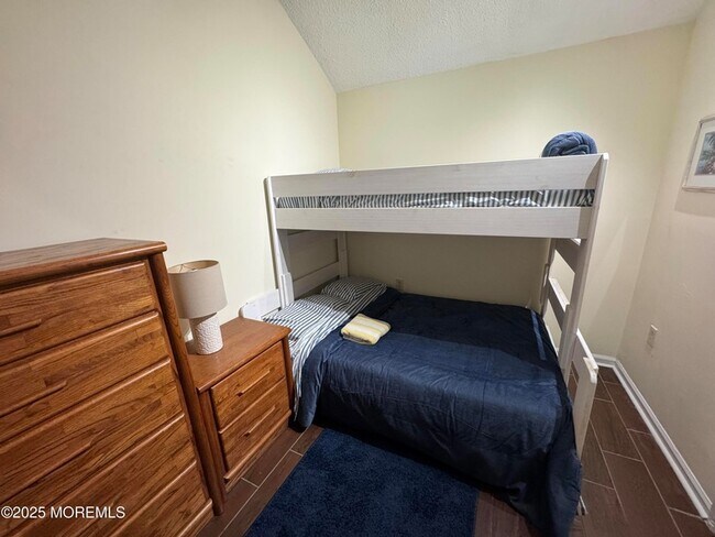 Building Photo - 124 Lincoln Ave