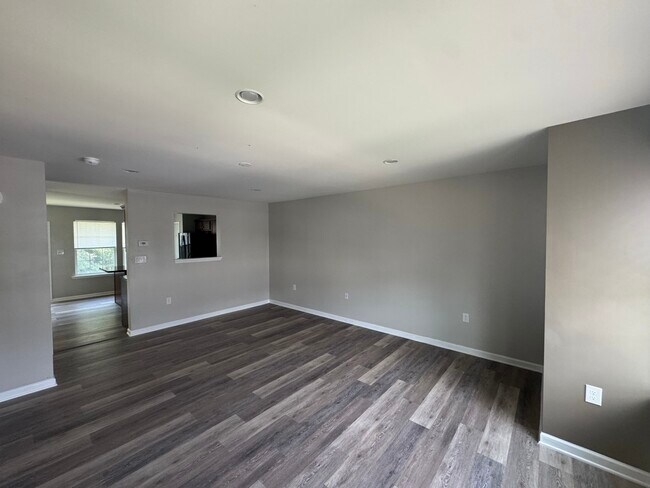 Building Photo - 65 Private Ct