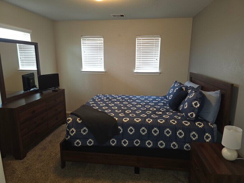 Building Photo - 5407 Dovetail Arbor Trce
