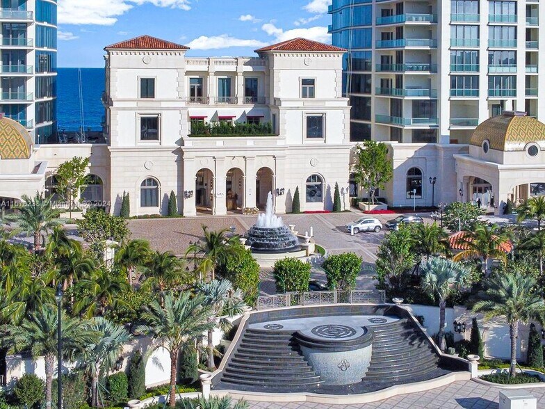 Building Photo - 17901 Collins Ave