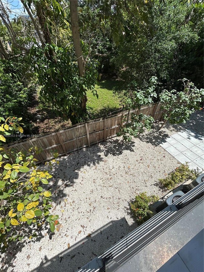 Building Photo - 3823 Thomas Ave