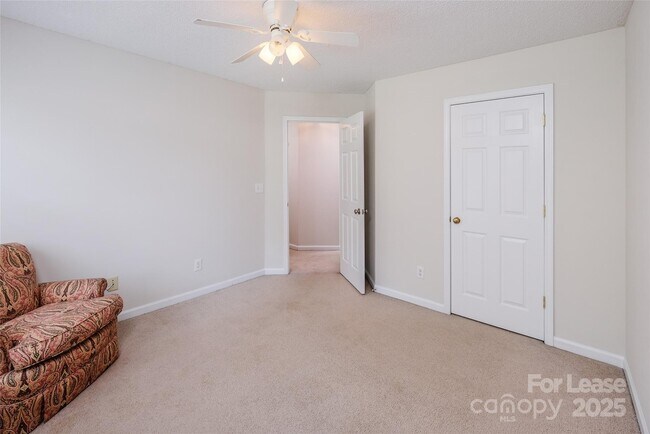 Building Photo - 16017 Woodcote Dr