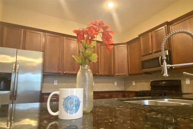 Building Photo - 6057 Yale St