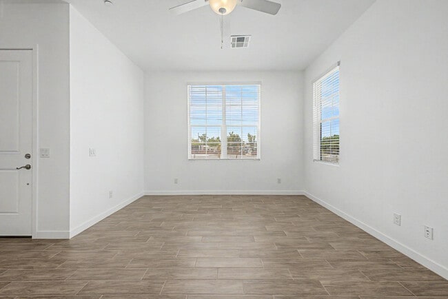 Building Photo - 6232 E University Dr