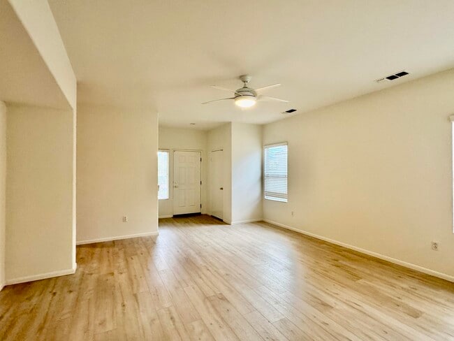 Building Photo - 78686 Hampshire Ave