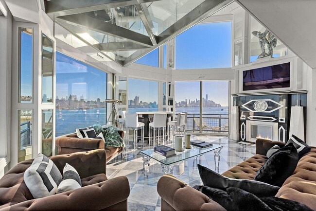 Building Photo - 600 Harbor Blvd