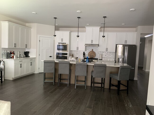 Building Photo - 2325 Hazel Wy