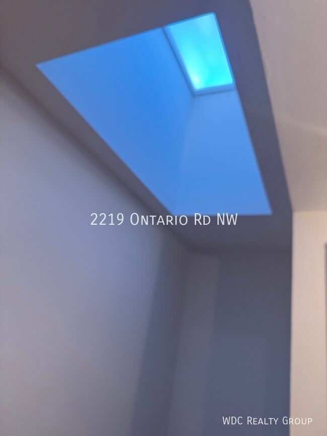 Building Photo - 2219 Ontario Rd NW