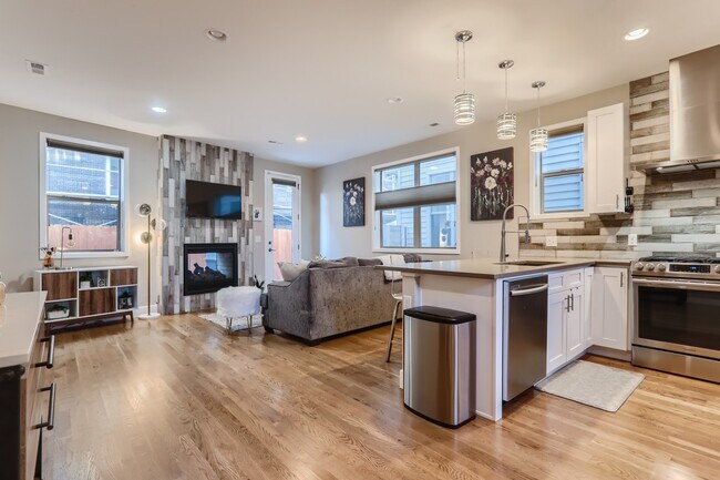 Building Photo - 1261 Perry St